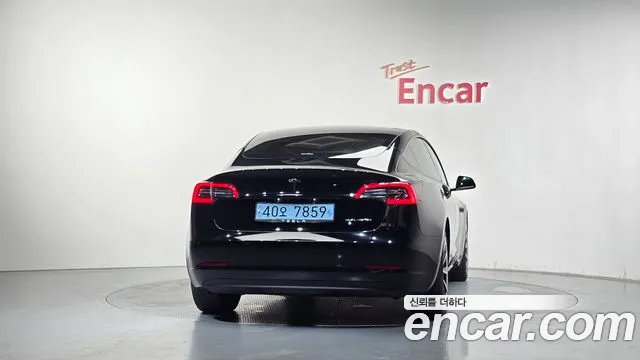 Tesla Model 3 — Фото автомобиля 4