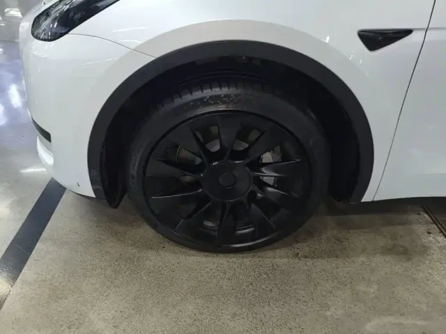 Tesla Model Y — Фото автомобиля 22