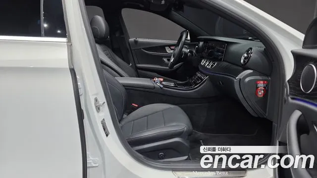 Mercedes-Benz E-Class — Фото автомобиля 24