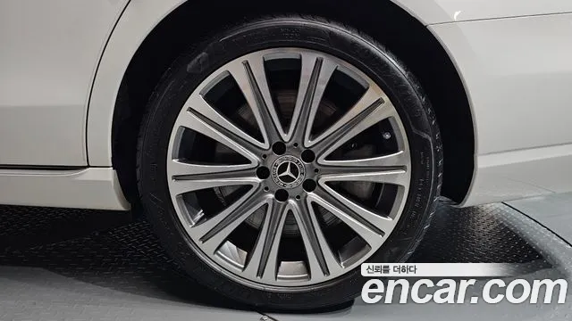 Mercedes-Benz E-Class — Фото автомобиля 17