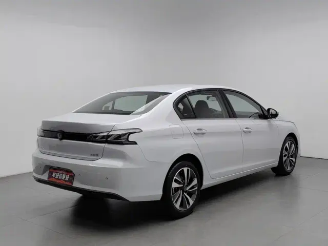 Peugeot 408 — Фото автомобиля 2