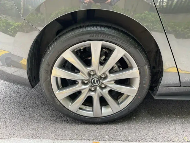 Mazda Axela — Фото автомобиля 10