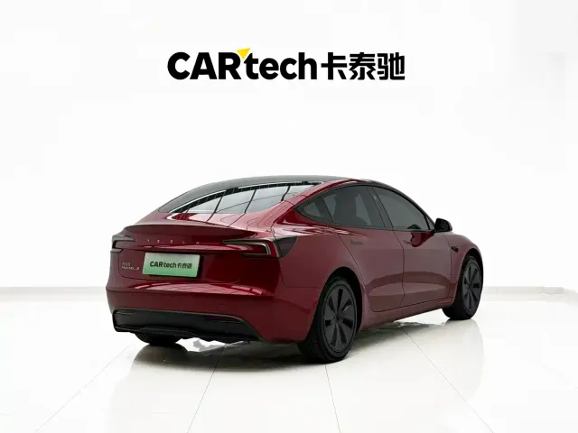 Tesla Model 3 — Фото автомобиля 20