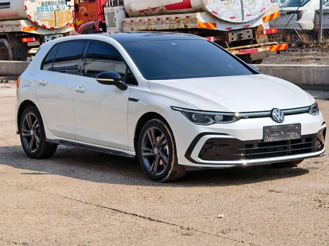 Volkswagen Golf — Фото автомобиля 2