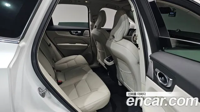 Вольво XC60 — Фото автомобиля 11