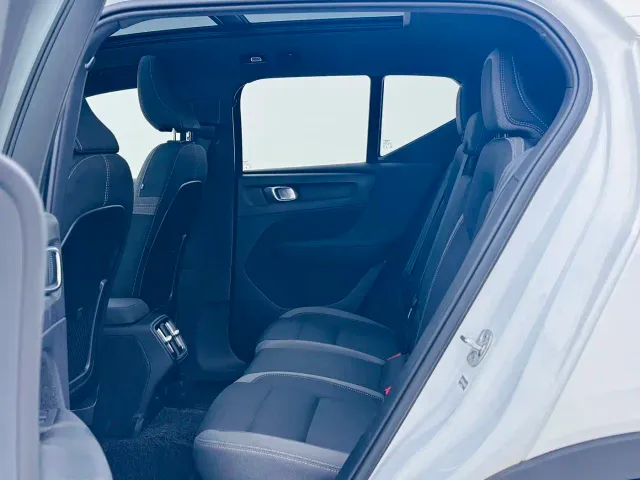 Volvo XC40 — Фото автомобиля 14