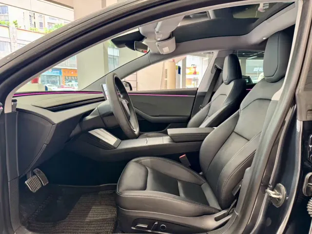Tesla Model 3 — Фото автомобиля 5