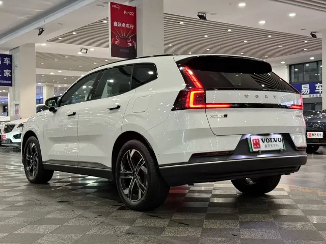 Volvo XC70 Plug-in Hybrid — Фото автомобиля 4