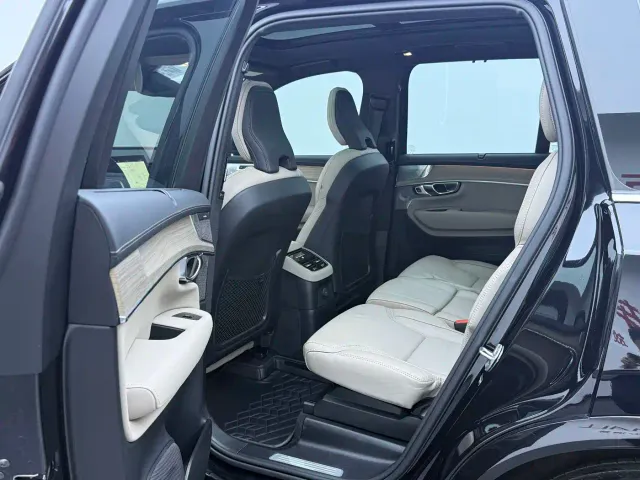 Volvo XC90 — Фото автомобиля 21