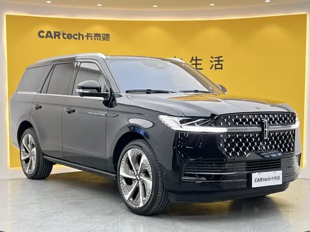 Lincoln Navigator — Фото автомобиля 2