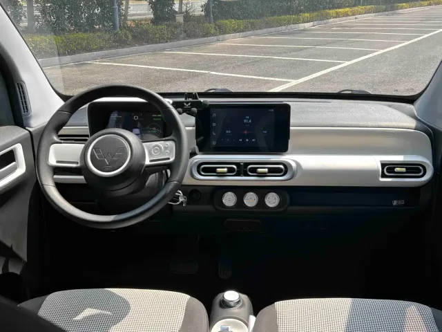 Wuling Hongguang Mini EV — Фото автомобиля 12