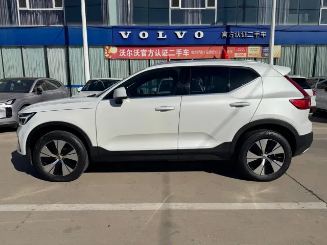 Volvo XC40 — Фото автомобиля 12