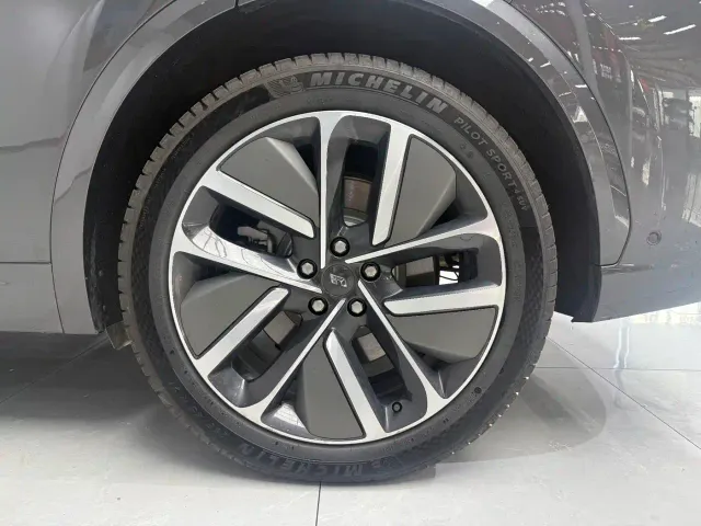 Li Auto L7 — Фото автомобиля 4