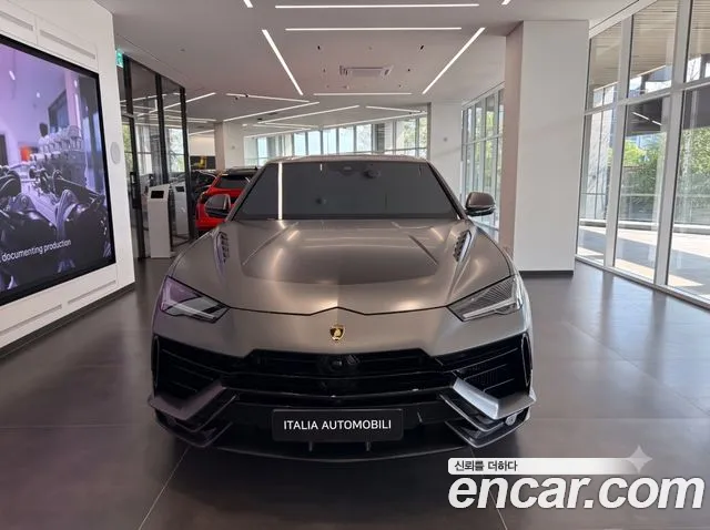 Lamborghini Urus — Фото автомобиля 3