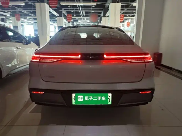Geely Galaxy E8 — Фото автомобиля 5
