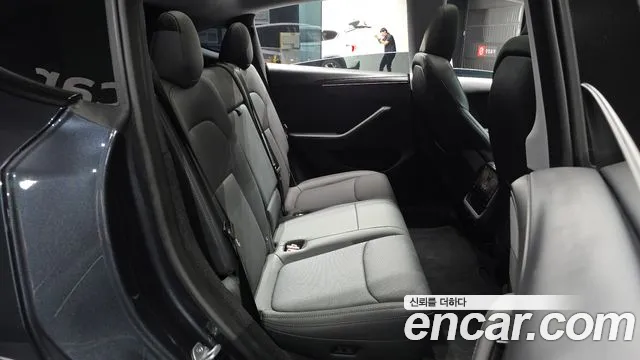 Tesla Model Y — Фото автомобиля 10