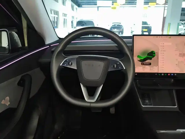 Tesla Model Y — Фото автомобиля 10