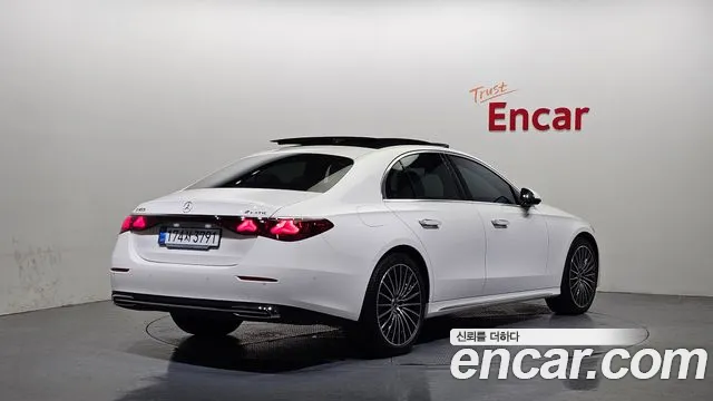 Mercedes-Benz E-Class — Фото автомобиля 2