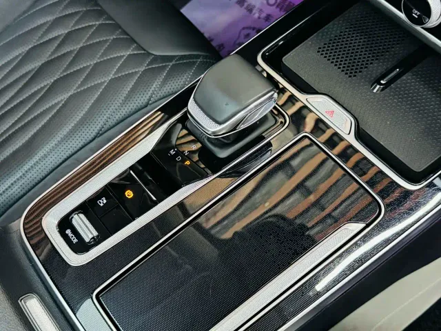 Hongqi HS5 — Фото автомобиля 10