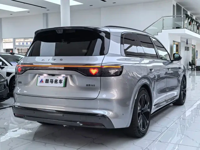 Aito M8 — Фото автомобиля 15