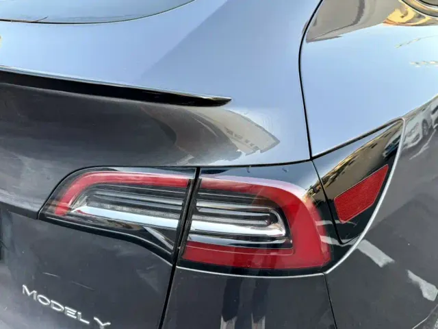 Tesla Model Y — Фото автомобиля 5