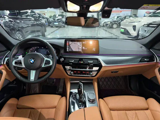 BMW 5 Series — Фото автомобиля 14