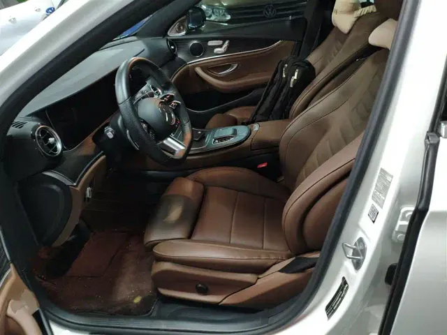 Mercedes-Benz E-Class — Фото автомобиля 6
