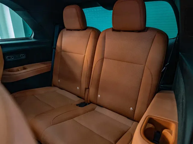 Li Auto L8 — Фото автомобиля 10