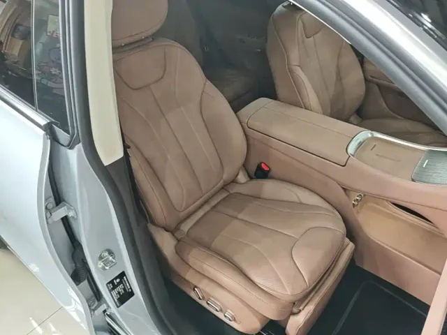 Leapmotor C11 — Фото автомобиля 24