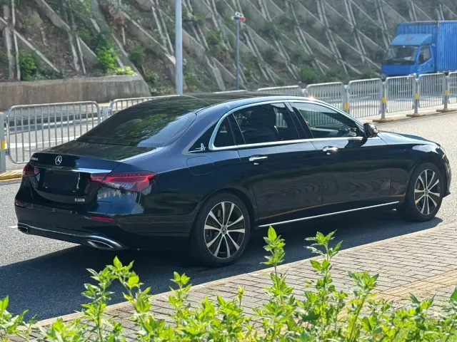 Mercedes-Benz E-Class — Фото автомобиля 6