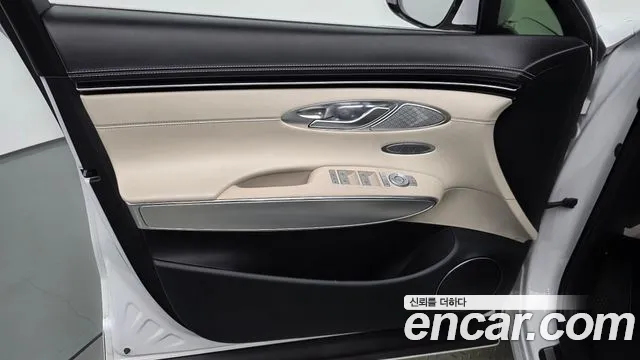 Genesis GV70 — Фото автомобиля 13