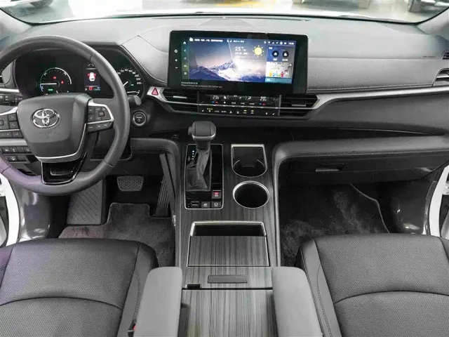 Toyota Sienna — Фото автомобиля 10