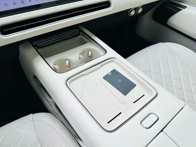 Li Auto Li L8 — Фото автомобиля 5