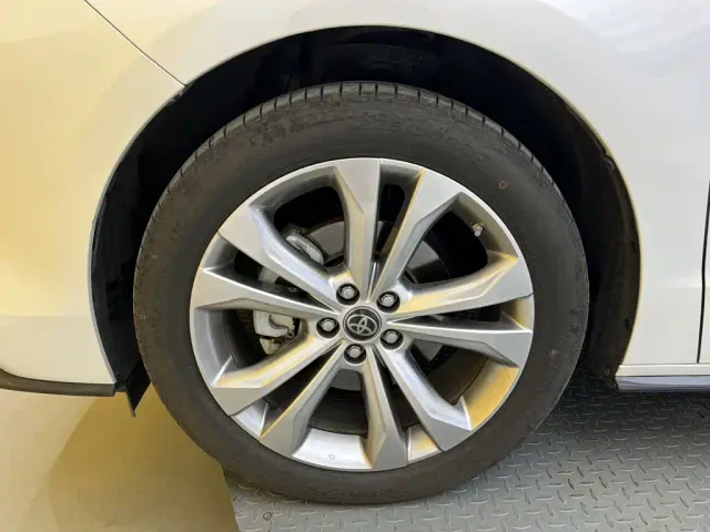 Toyota Sienna — Фото автомобиля 10