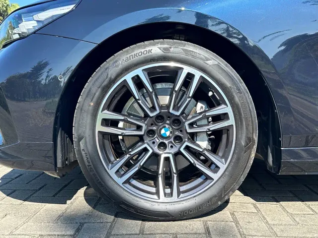 BMW 5 Series — Фото автомобиля 19