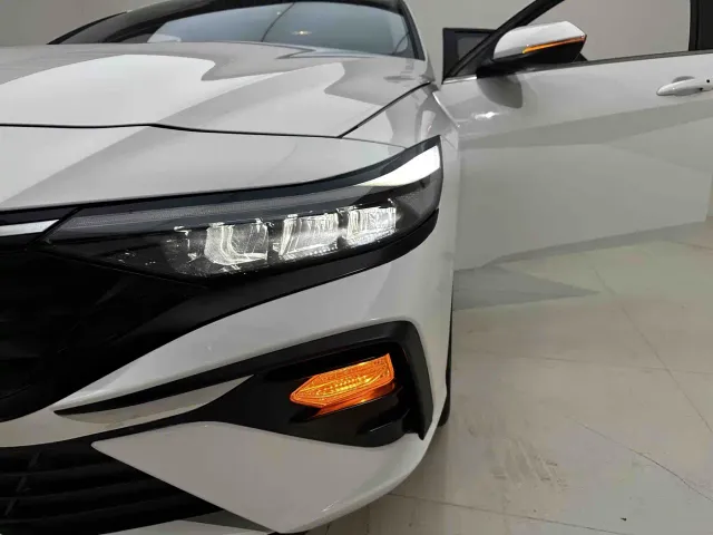 Hyundai Elantra — Фото автомобиля 22