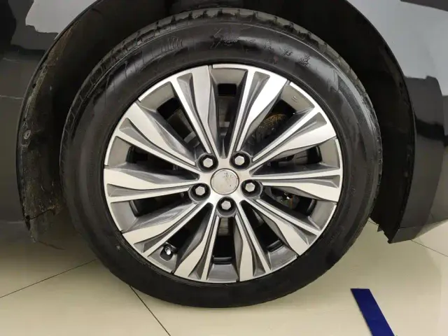 Hongqi E-QM5 — Фото автомобиля 6