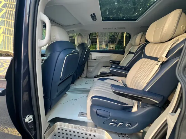 Roewe iMAX8 — Фото автомобиля 5