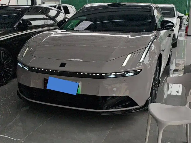 Фотография автомобиля — Lynk & Co 10 EM-P