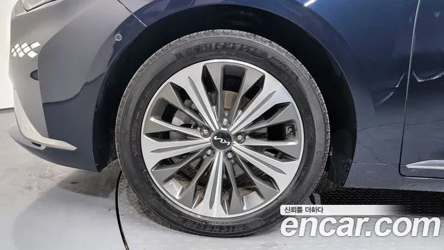 Kia K8 Signature — Фото автомобиля 5