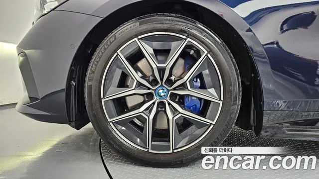 BMW i5 G60 — Фото автомобиля 5