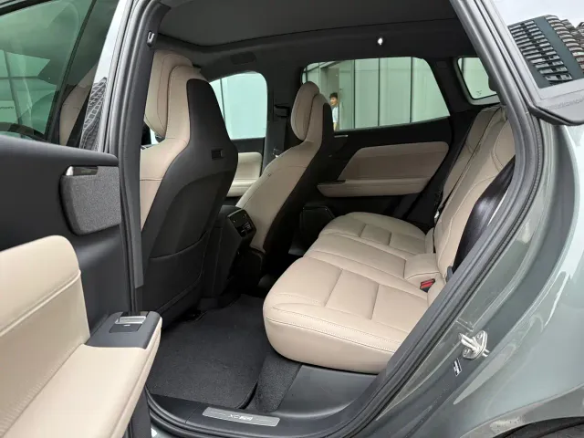 Volvo XC70 Plug-in Hybrid — Фото автомобиля 9