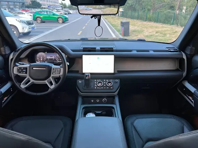 Land Rover Defender — Фото автомобиля 7