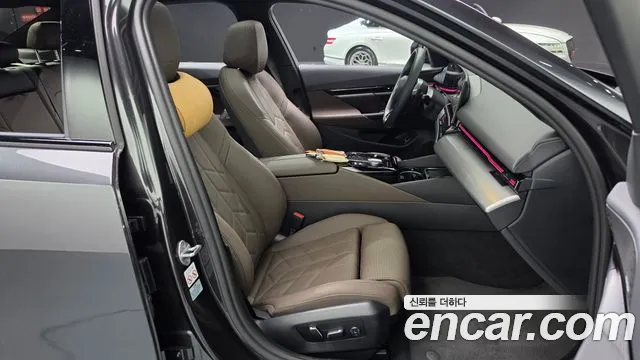 BMW 5 Series G60 — Фото автомобиля 16