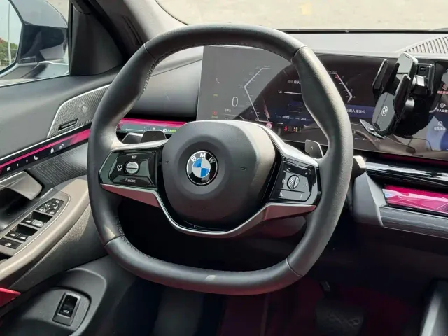 BMW 5 Series — Фото автомобиля 15