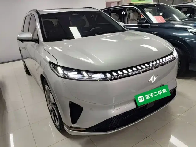 Dongfeng eπ 008 — Фото автомобиля 3
