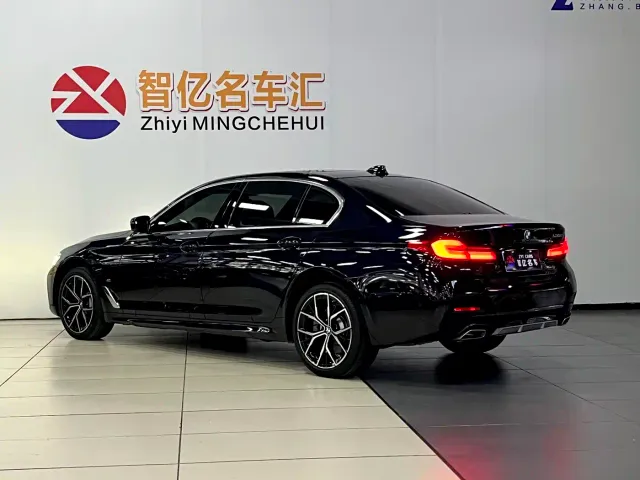 BMW 5 Series — Фото автомобиля 13
