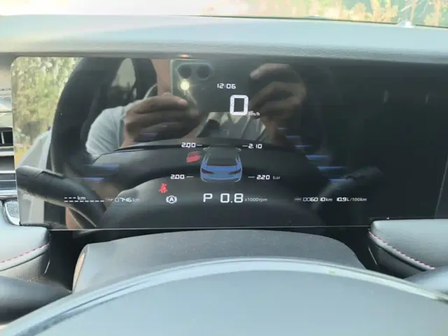 Roewe Roewe i5 2023 1.5L CVT Luxury Edition — Фото автомобиля 11