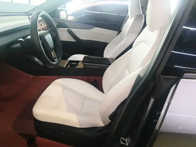Tesla Model Y — Фото автомобиля 14