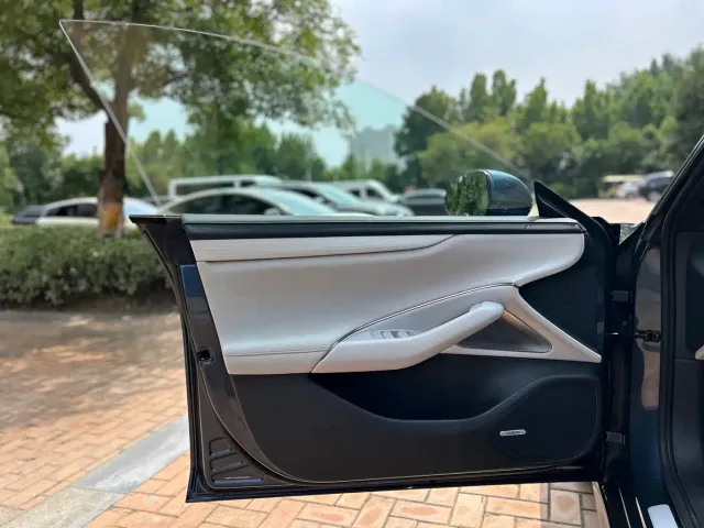 Xiaomi SU7 — Фото автомобиля 12